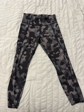 Athleta Gray & Black Camo Performance Leggings
